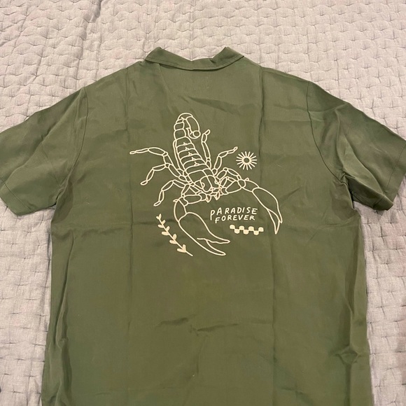 BRAND NEW AND UNWORN SCORPIO BOWLING SHIRT IN GREEN - Picture 3 of 3